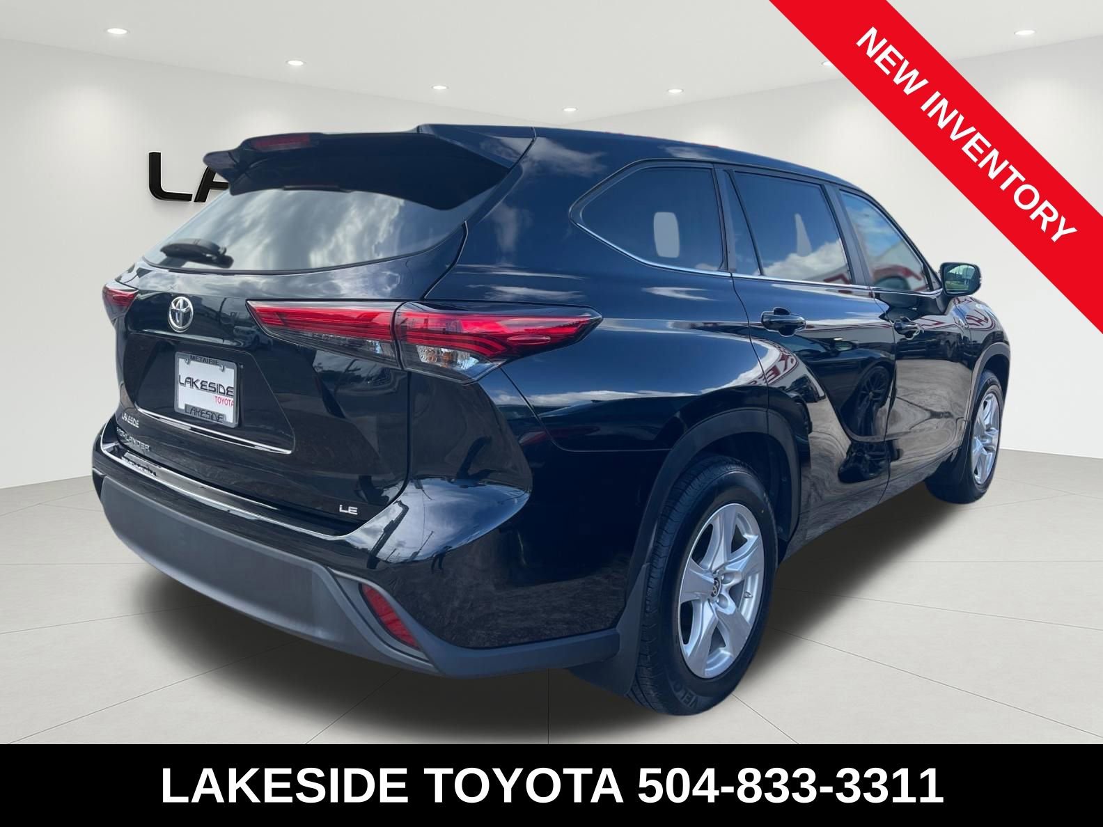 Used 2023 Toyota Highlander LE image 6