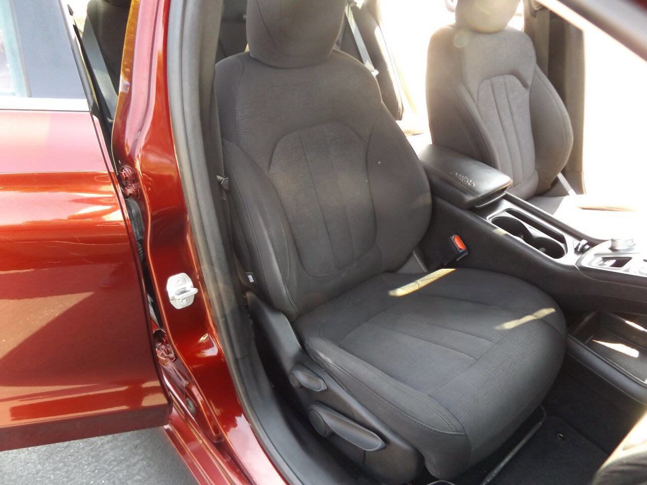 Used 2015 Chrysler 200 Limited w/ Convenience Group image 23