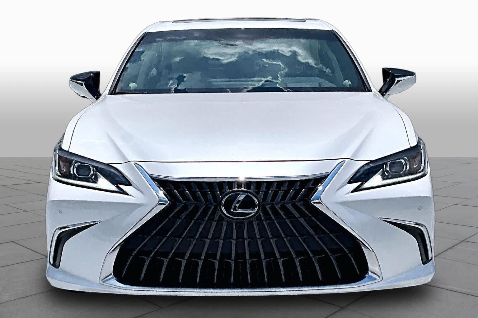 Used 2025 Lexus ES 300h w/ Technology Package FWD image 4