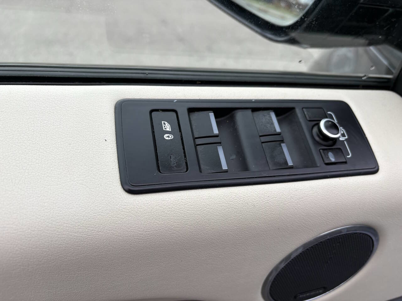 Used 2014 Land Rover Range Rover Sport HSE image 35