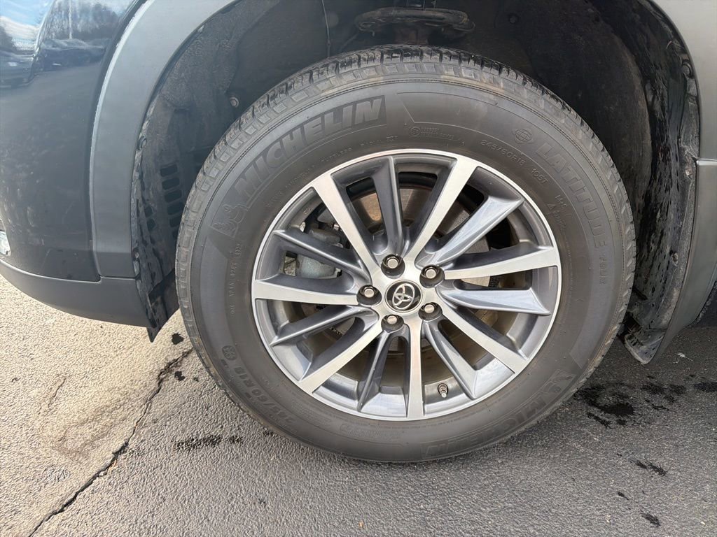 Used 2017 Toyota Highlander XLE image 10