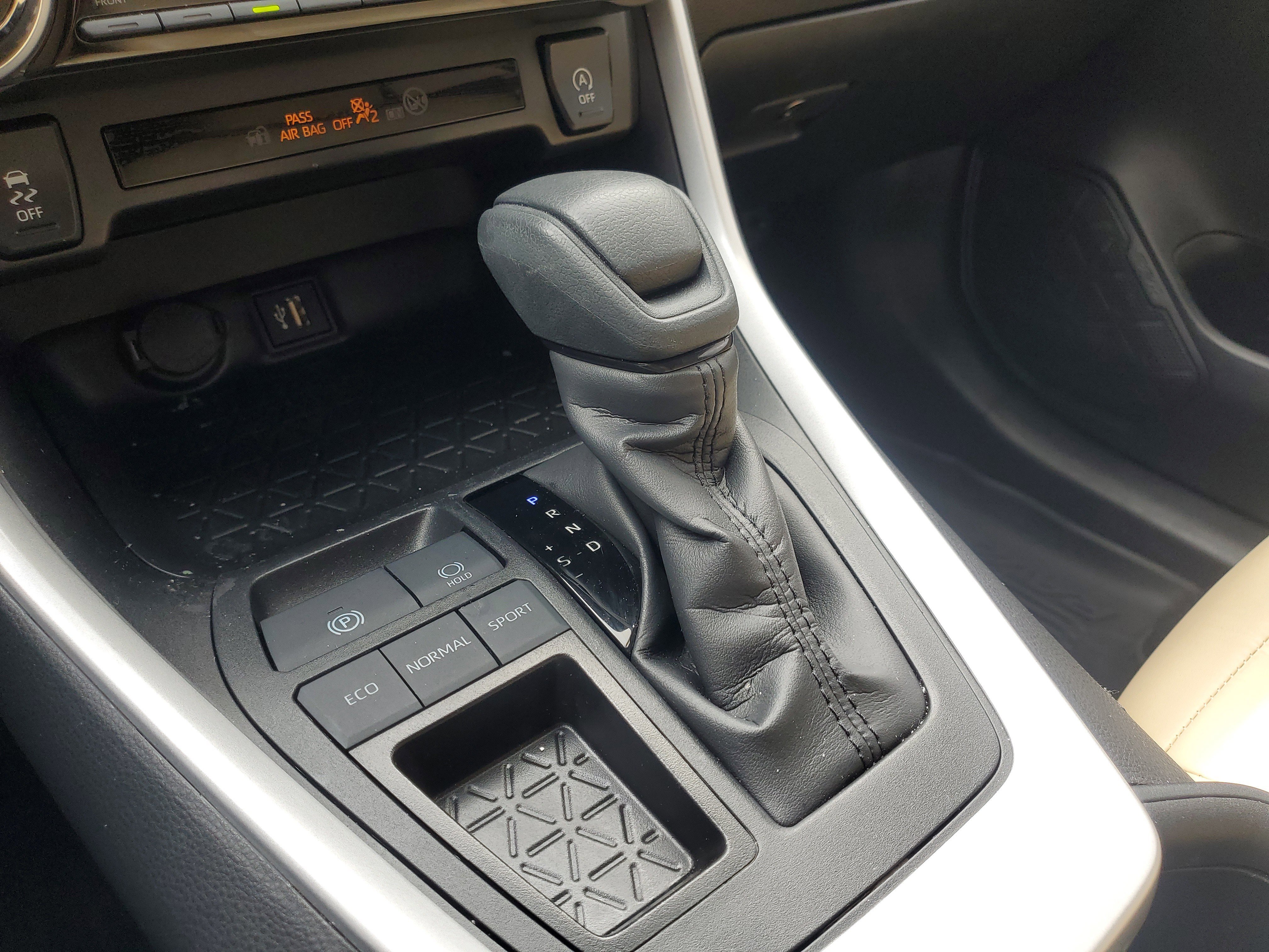 Used 2025 Toyota RAV4 XLE image 28