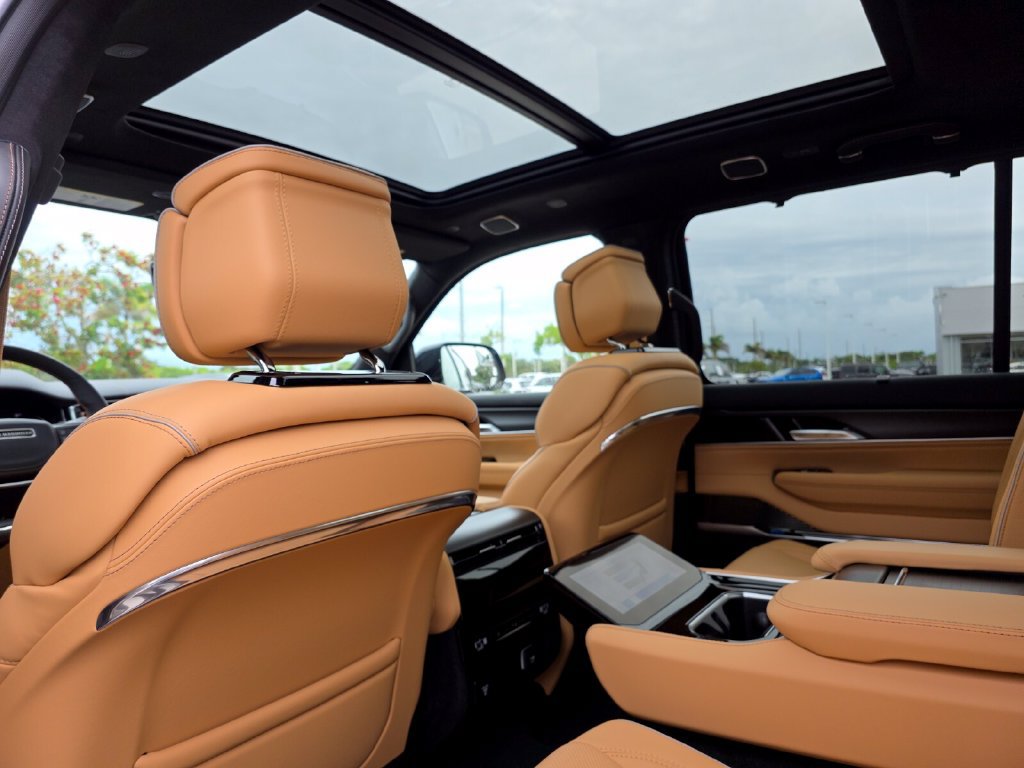 New 2027 Jeep Grand Wagoneer Summit AWD/4WD image 25