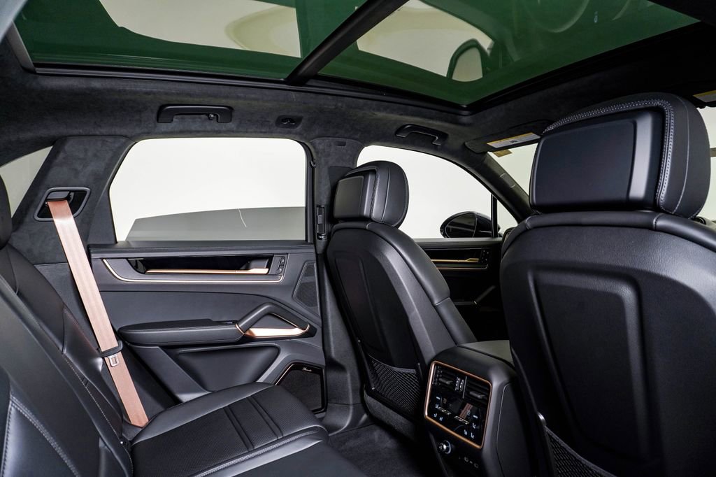 New 2026 Porsche Cayenne Turbo AWD/4WD image 16
