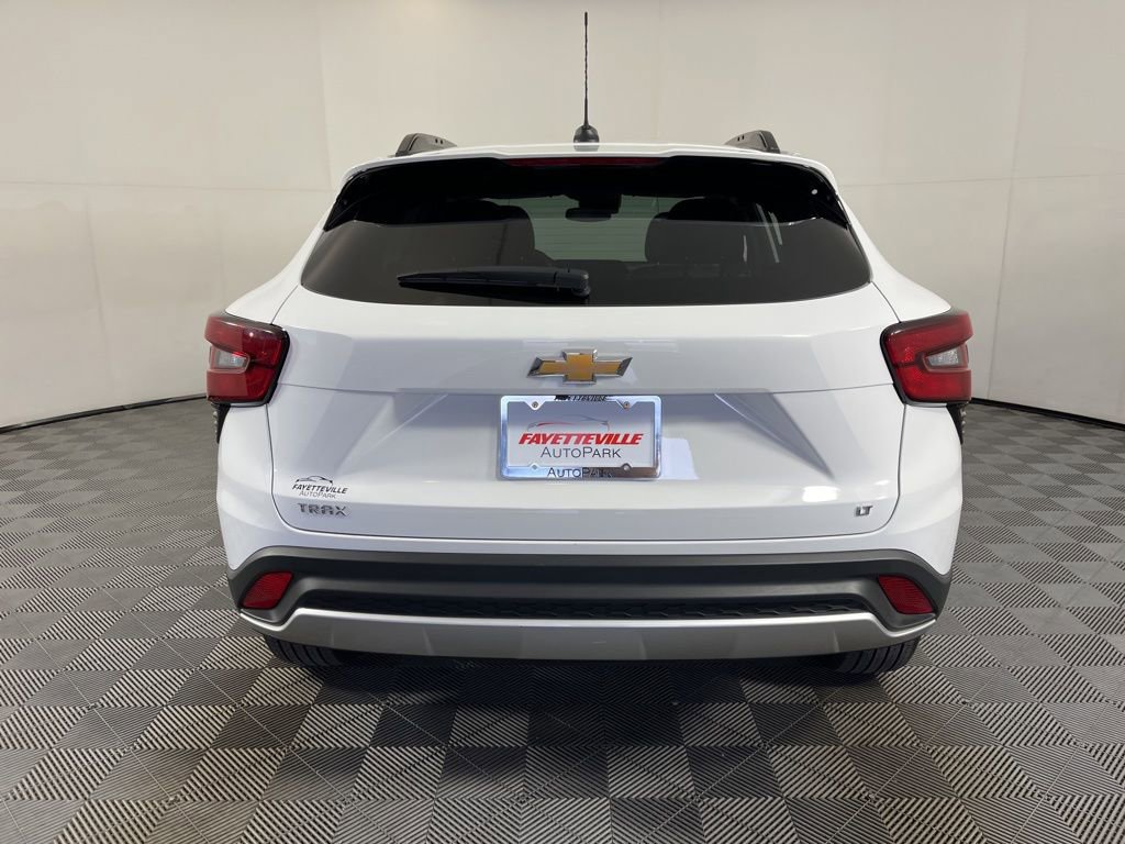 Used 2025 Chevrolet Trax LT w/ LT Convenience Package image 10