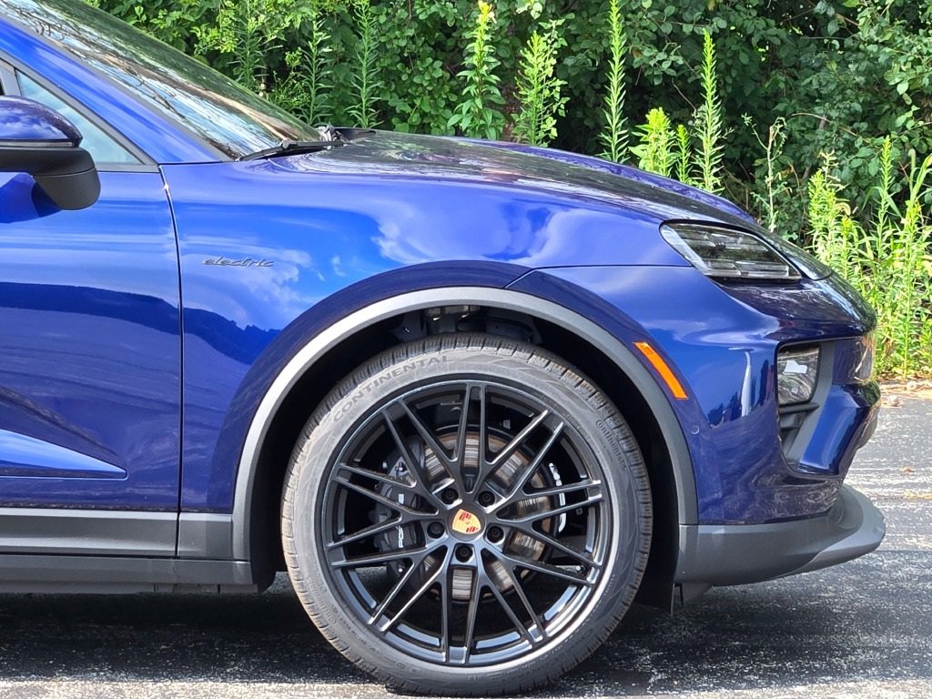 New 2025 Porsche Macan 4 Electric image 13