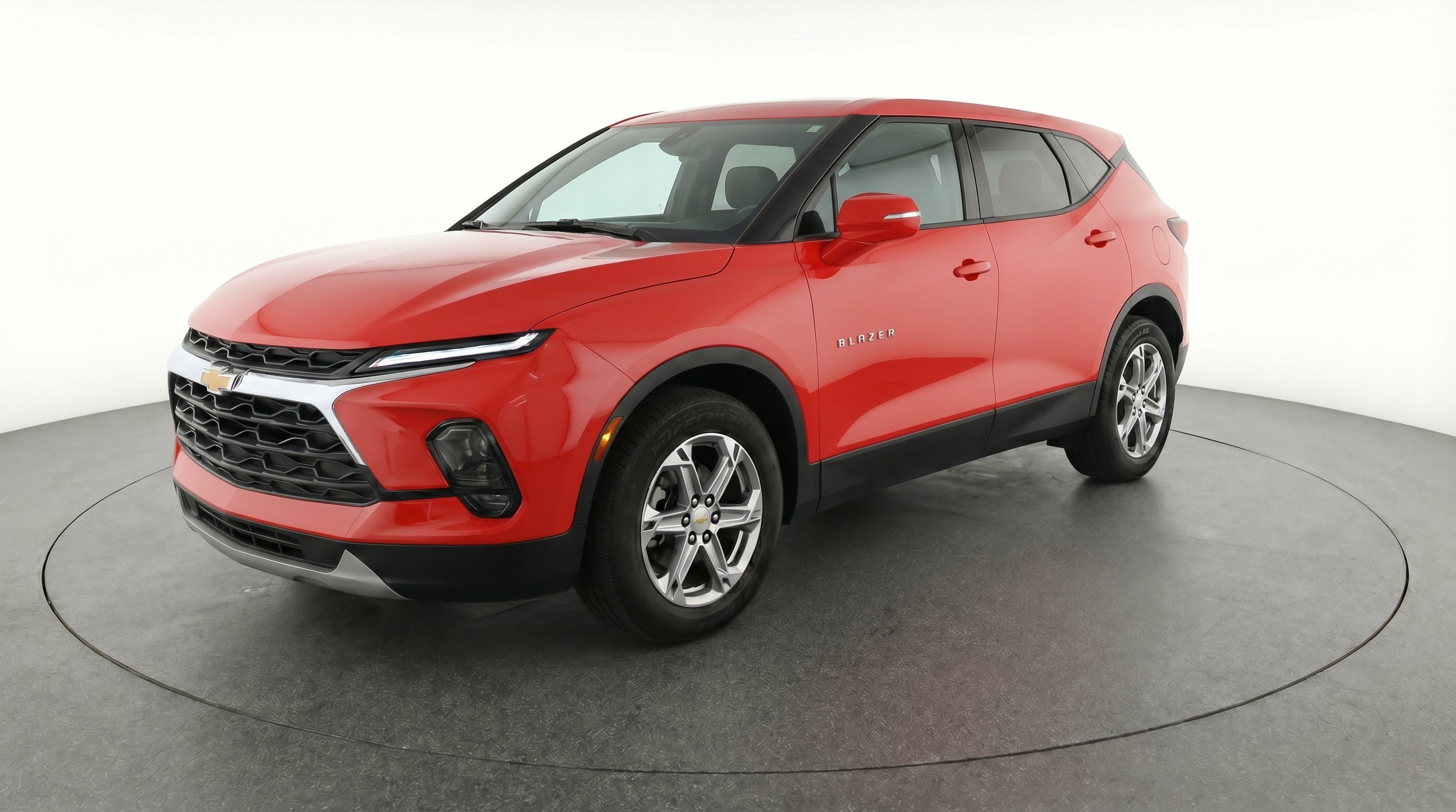Used 2025 Chevrolet Blazer LT FWD image 3