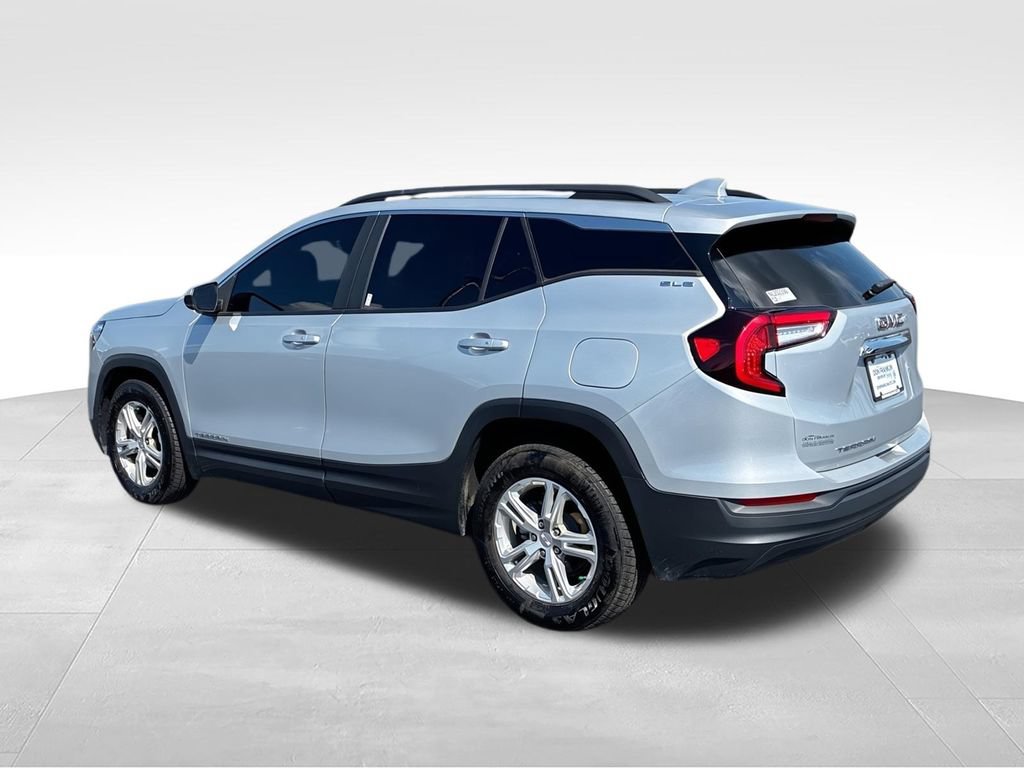 Used 2022 GMC Terrain SLE w/ Driver Convenience Package FWD image 6