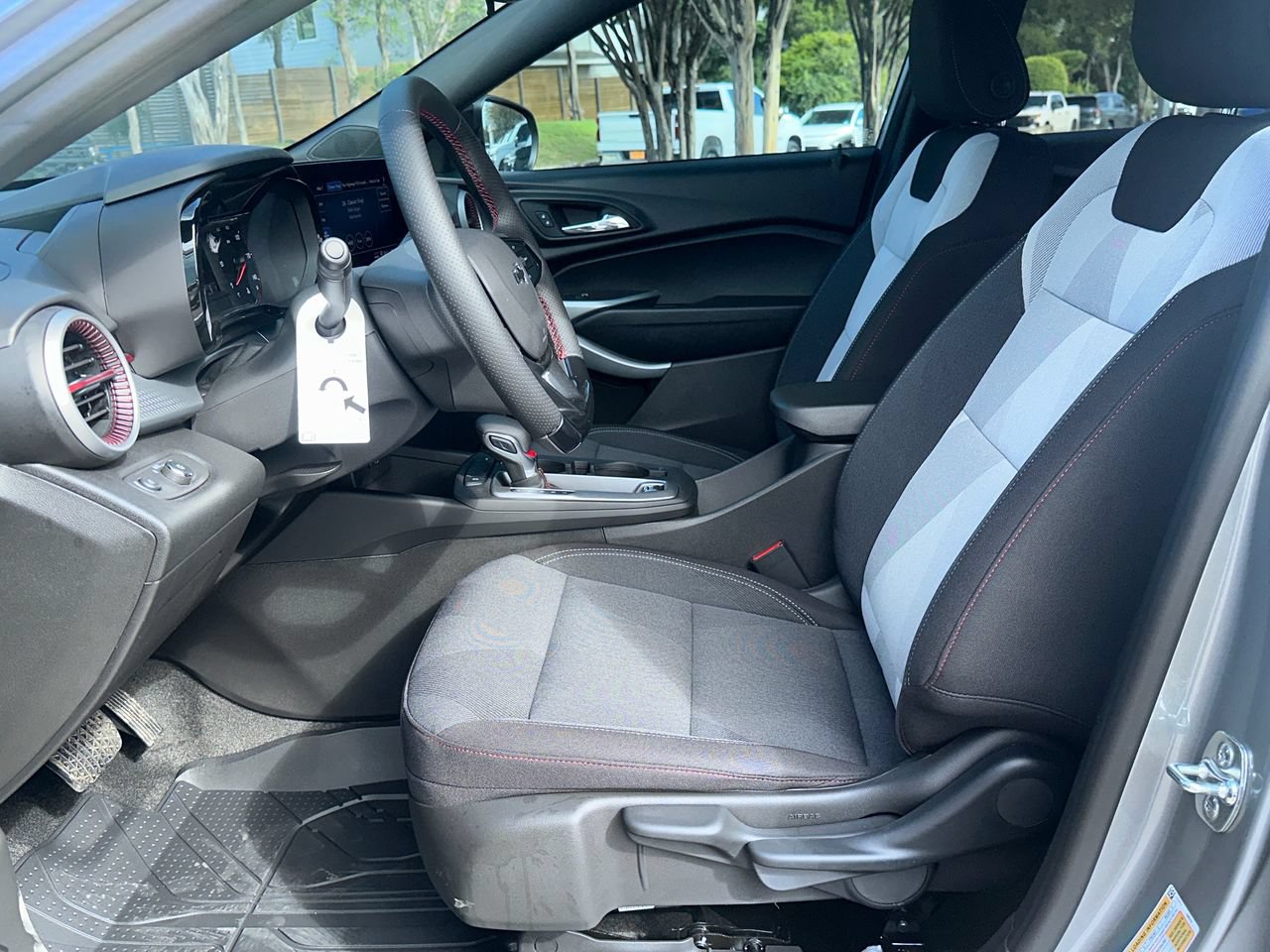 New 2026 Chevrolet Trax RS w/ Sunroof Package FWD image 10