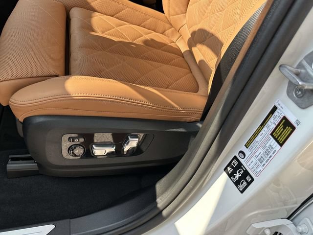 Used 2025 BMW X7 xDrive40i w/ Premium Package AWD/4WD image 27