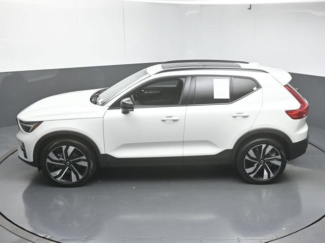 Certified 2025 Volvo XC40 B5 Ultra AWD/4WD image 46