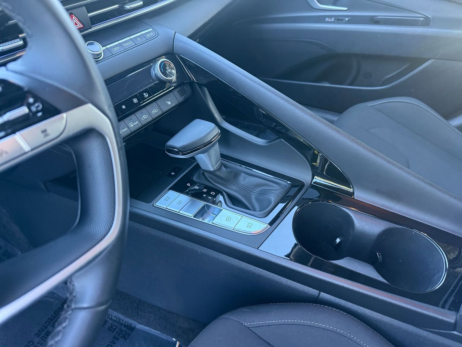 Used 2025 Hyundai Elantra SEL image 37