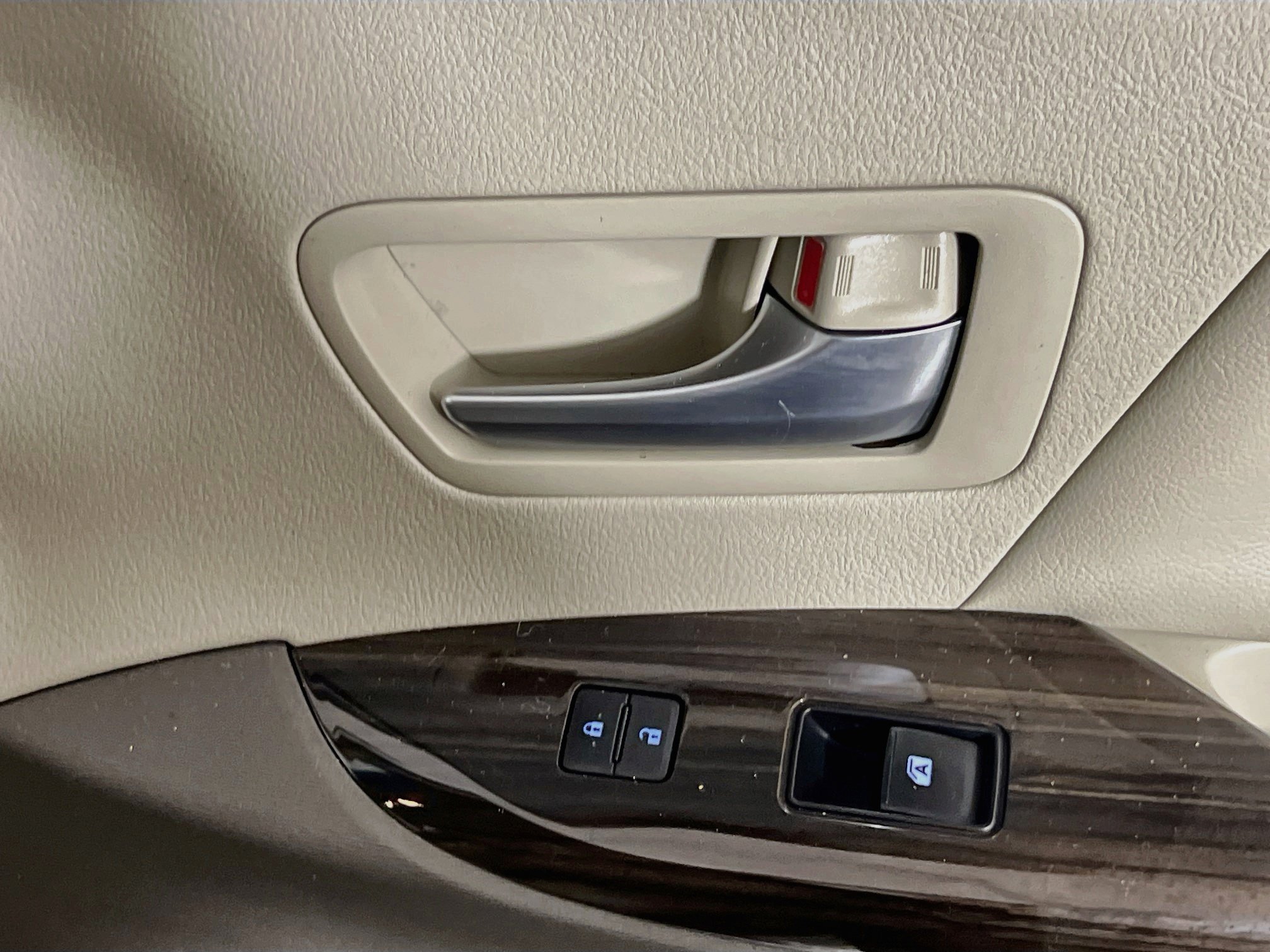Used 2017 Toyota Sienna Limited FWD image 32