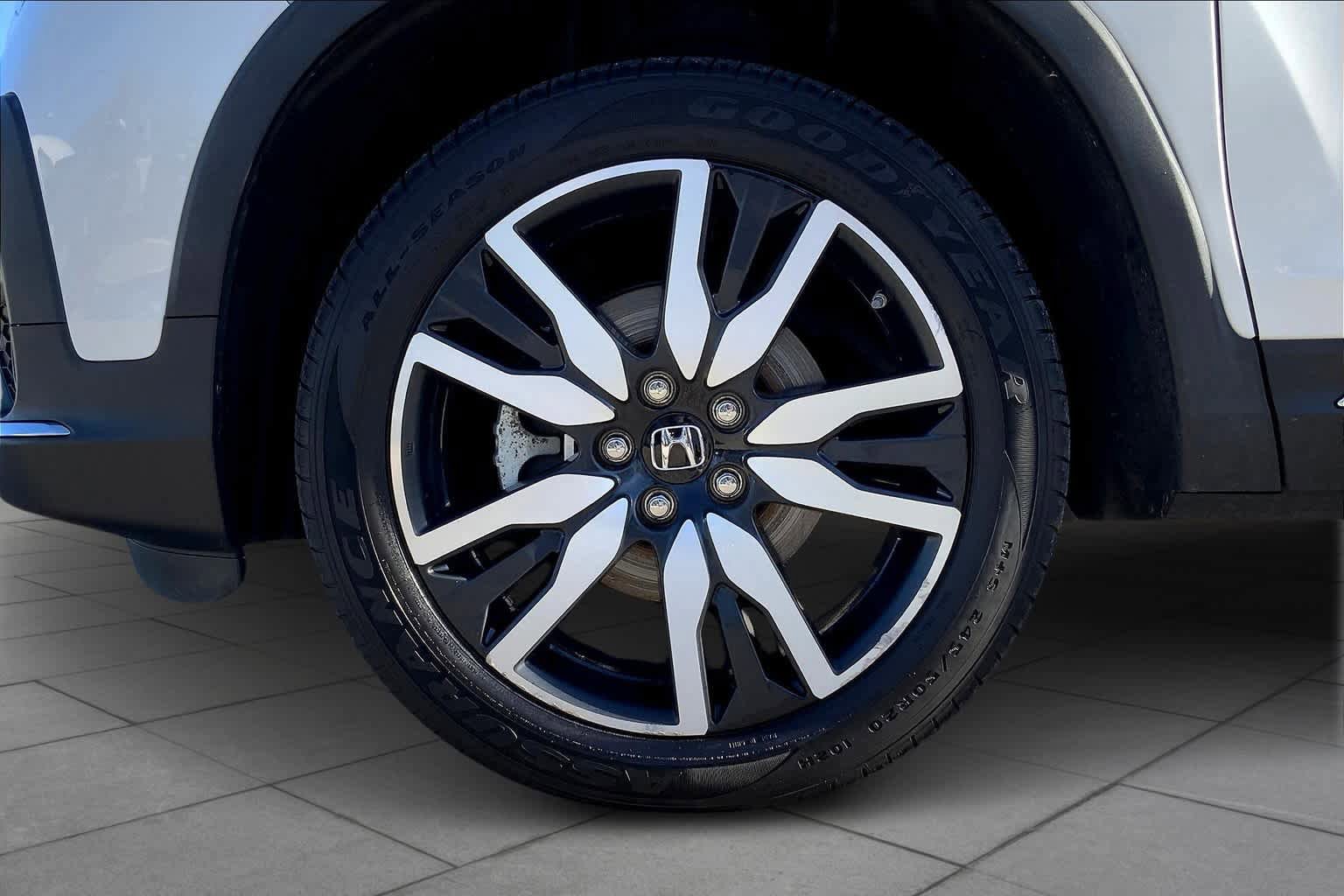 Used 2019 Honda Pilot Touring image 11