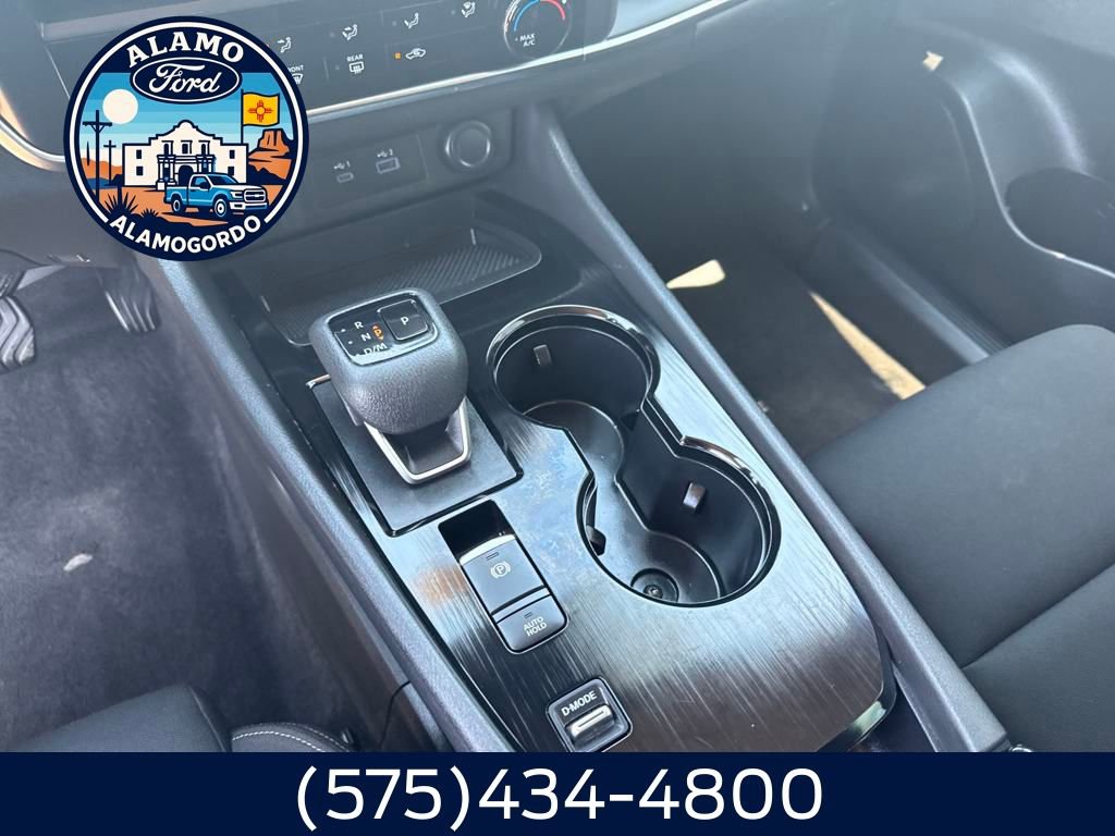 Used 2023 Nissan Rogue S image 9