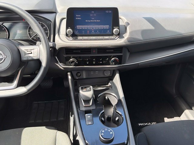 Used 2024 Nissan Rogue S AWD/4WD image 18