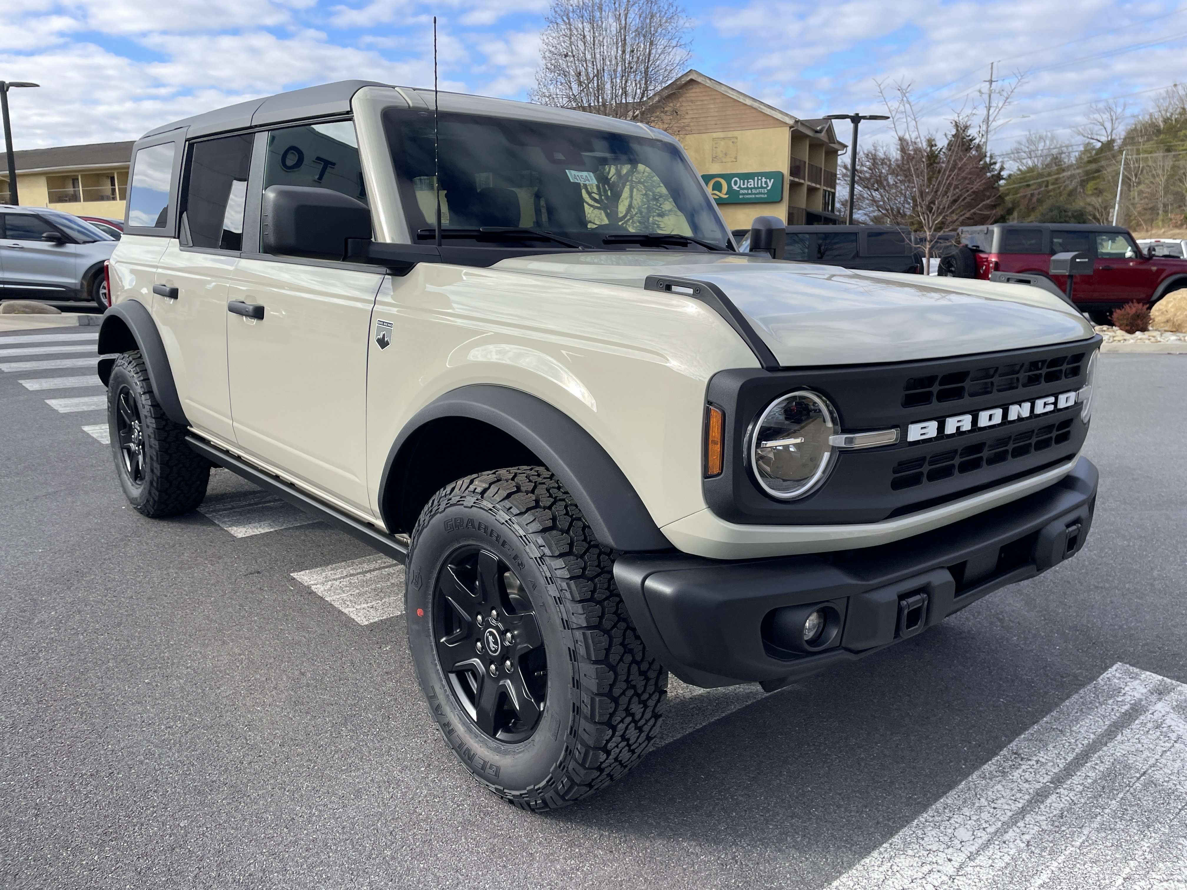 New 2025 Ford Bronco Big Bend w/ Black Diamond Package AWD/4WD image 3