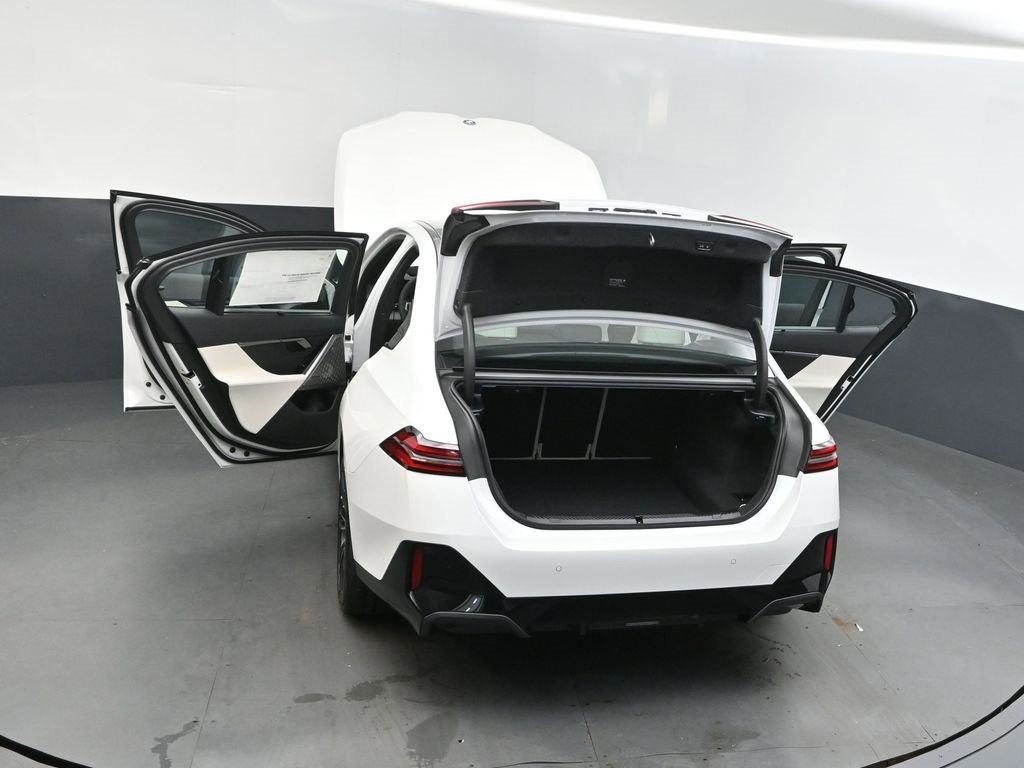 New 2026 BMW 550e xDrive w/ Executive Package image 49