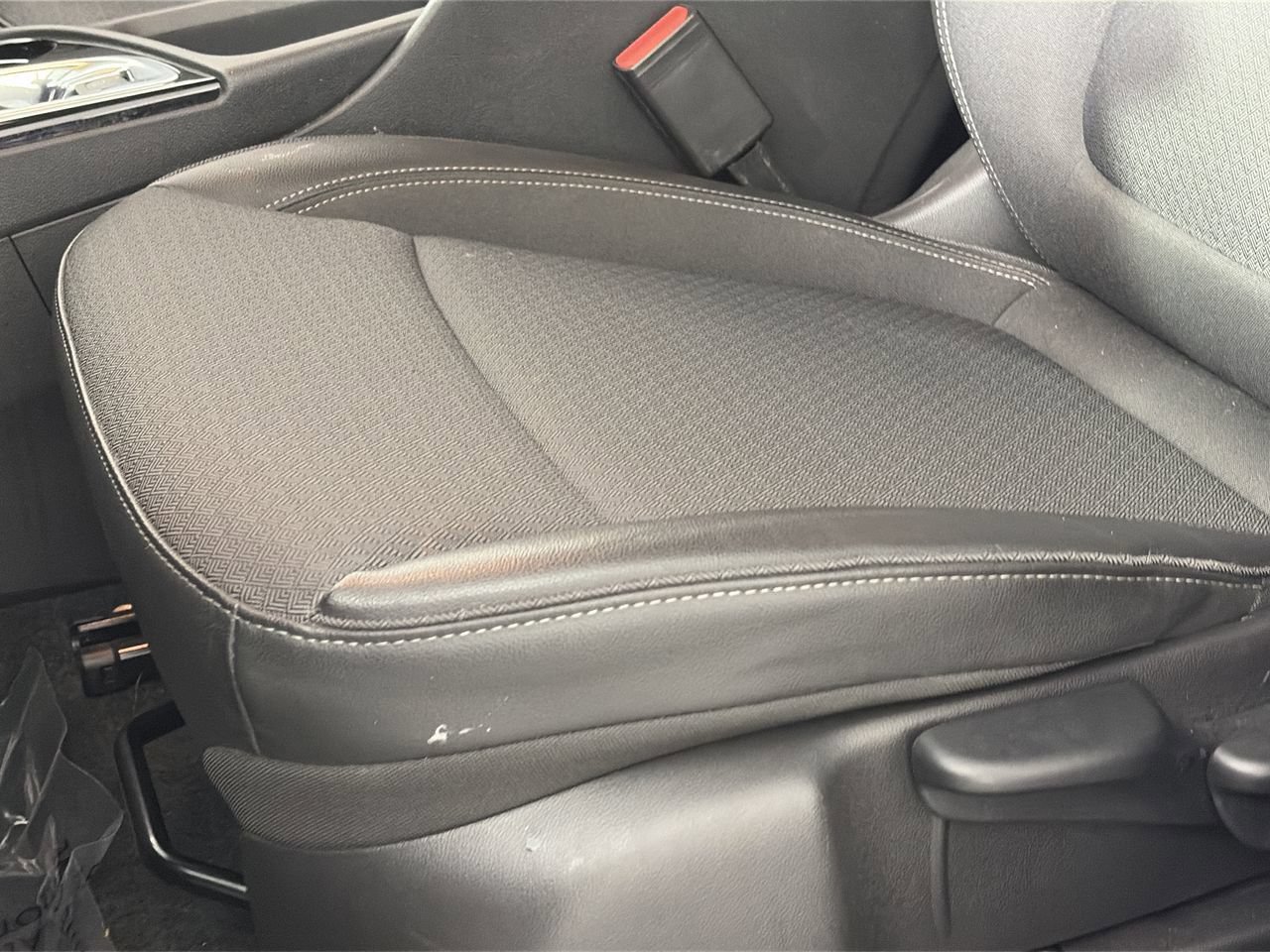 Used 2025 Buick Encore GX Preferred AWD/4WD image 19