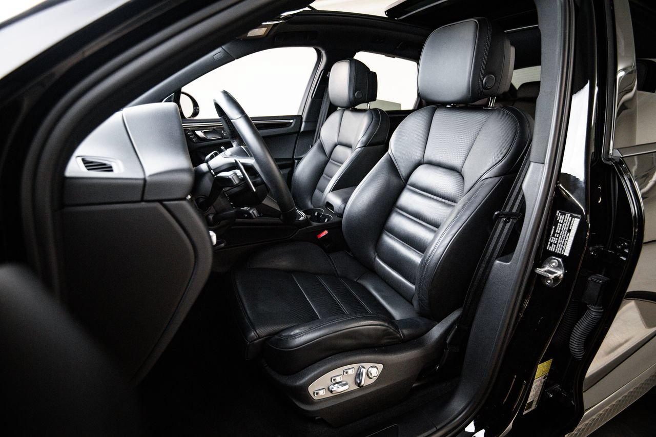 Certified 2024 Porsche Macan AWD/4WD image 5