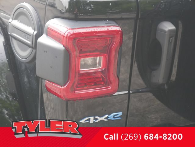 Used 2023 Jeep Wrangler Unlimited Sahara w/ Cold Weather Group AWD/4WD image 14