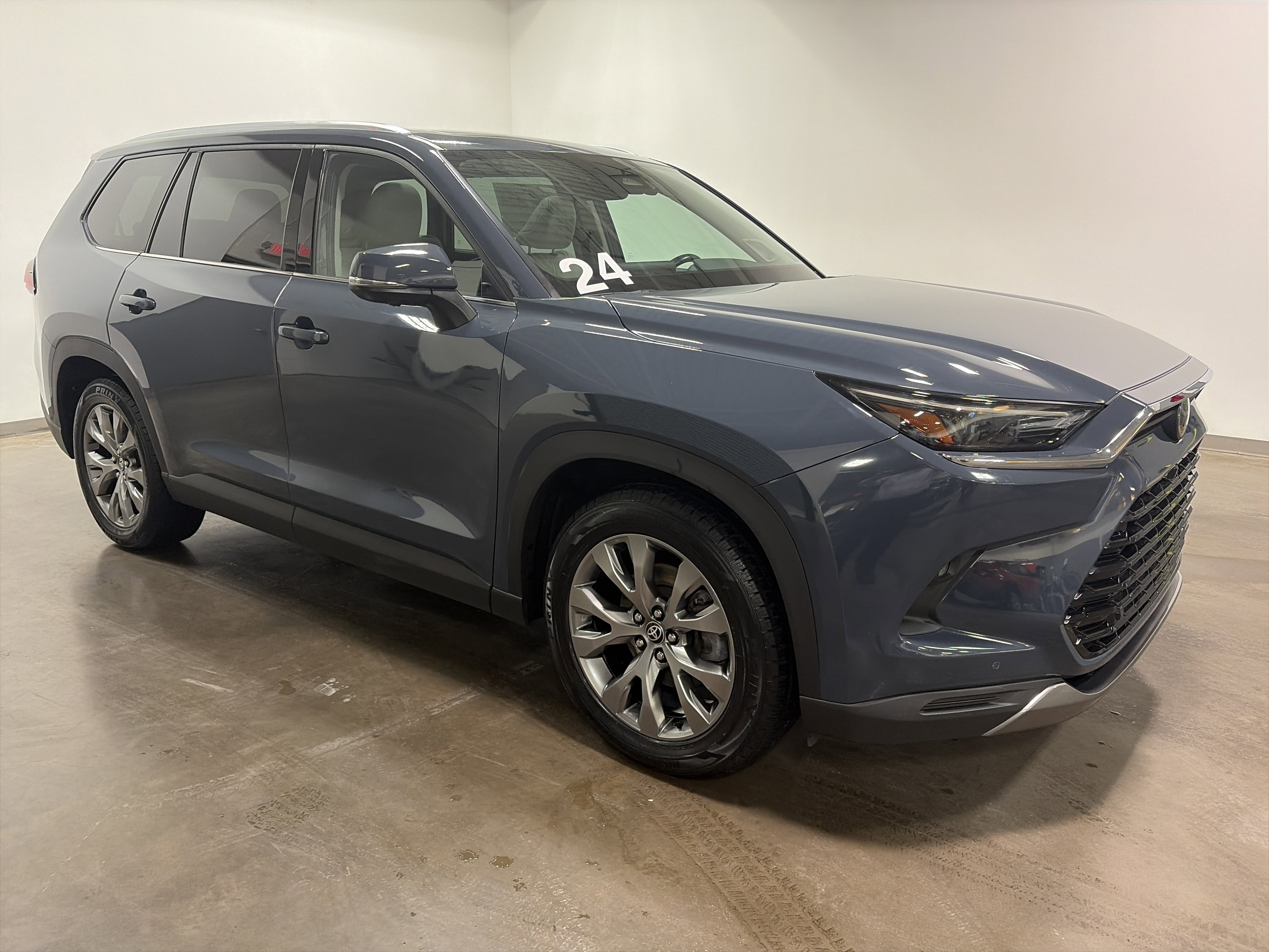 Used 2024 Toyota Grand Highlander Limited video 2