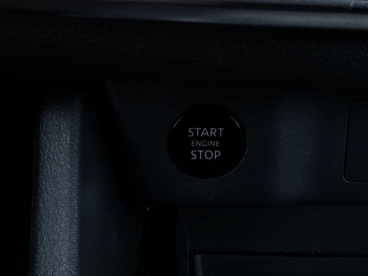 Used 2025 Nissan Rogue SV FWD image 27