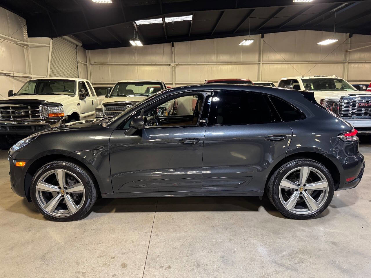 Used 2024 Porsche Macan w/ Premium Plus Package image 5