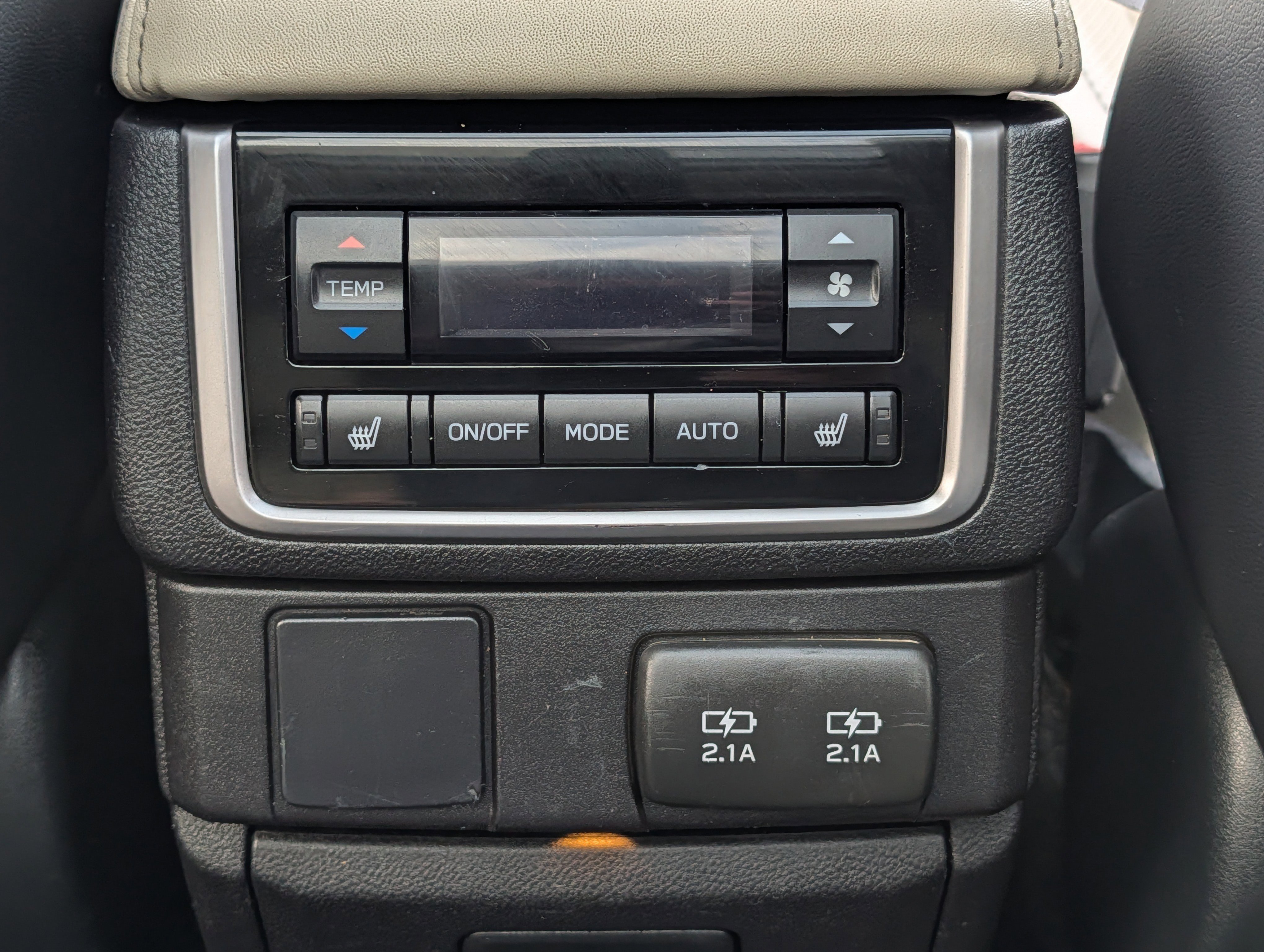 Used 2022 Subaru Ascent Limited w/ Technology Package image 12