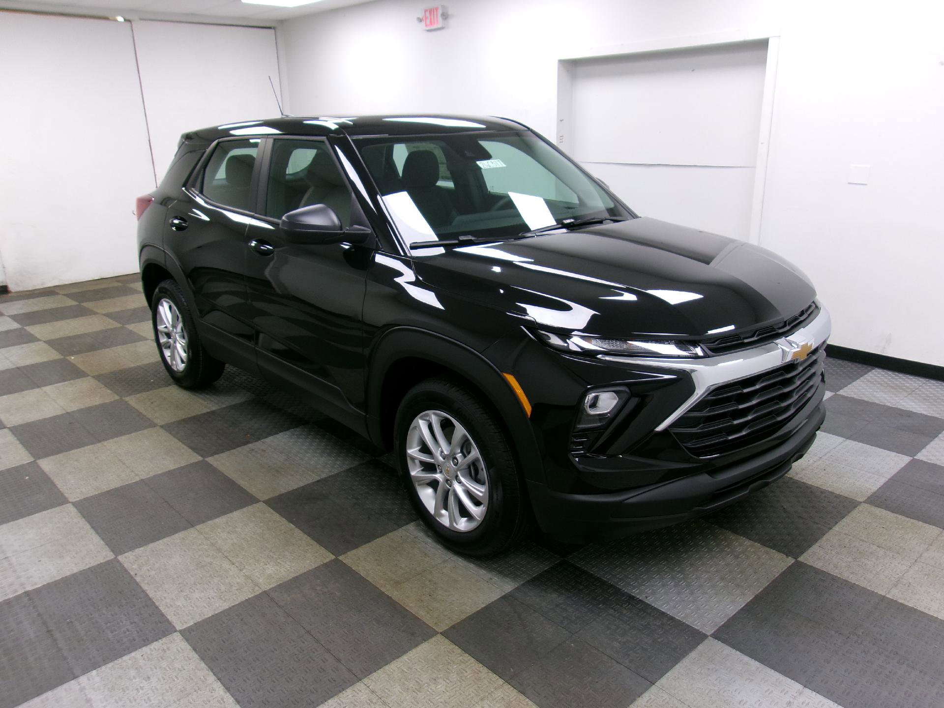 Used 2026 Chevrolet TrailBlazer LS FWD image 3