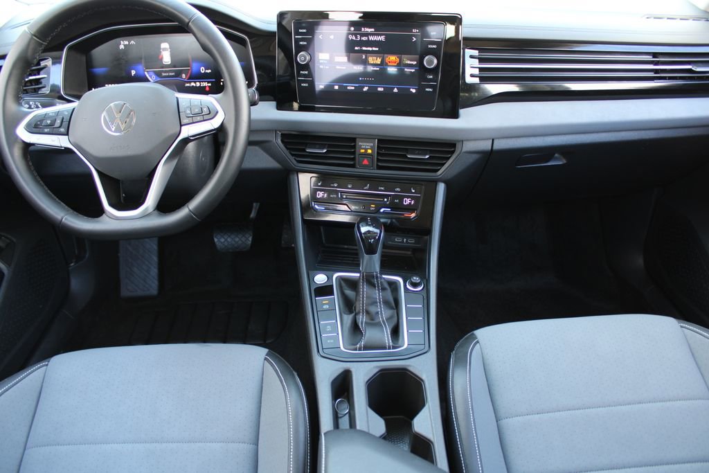 Used 2025 Volkswagen Jetta SE w/ Sunroof Package FWD image 20