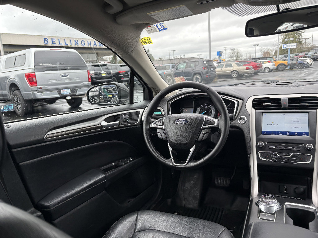 Used 2017 Ford Fusion SE w/ Equipment Group 202A image 18