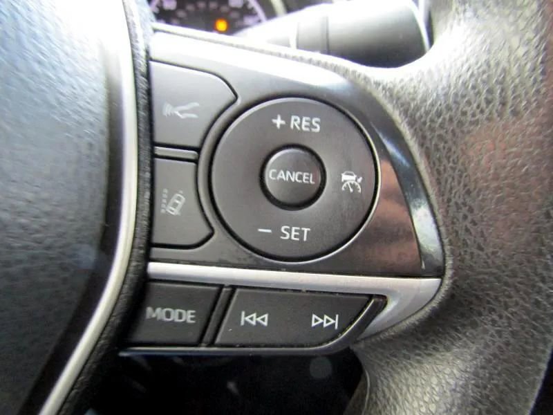 Used 2022 Toyota Camry LE image 20