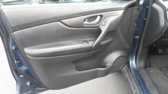 Used 2015 Nissan Rogue S AWD/4WD image 16
