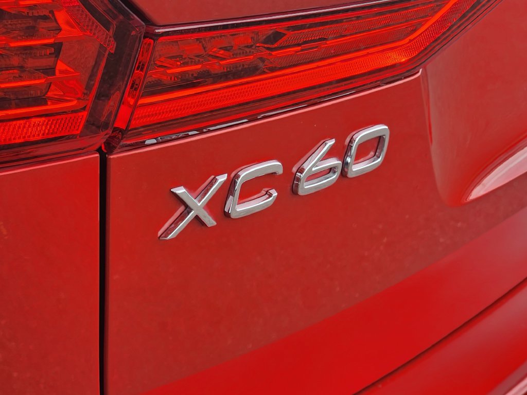 Used 2024 Volvo XC60 T8 Ultimate AWD/4WD image 31