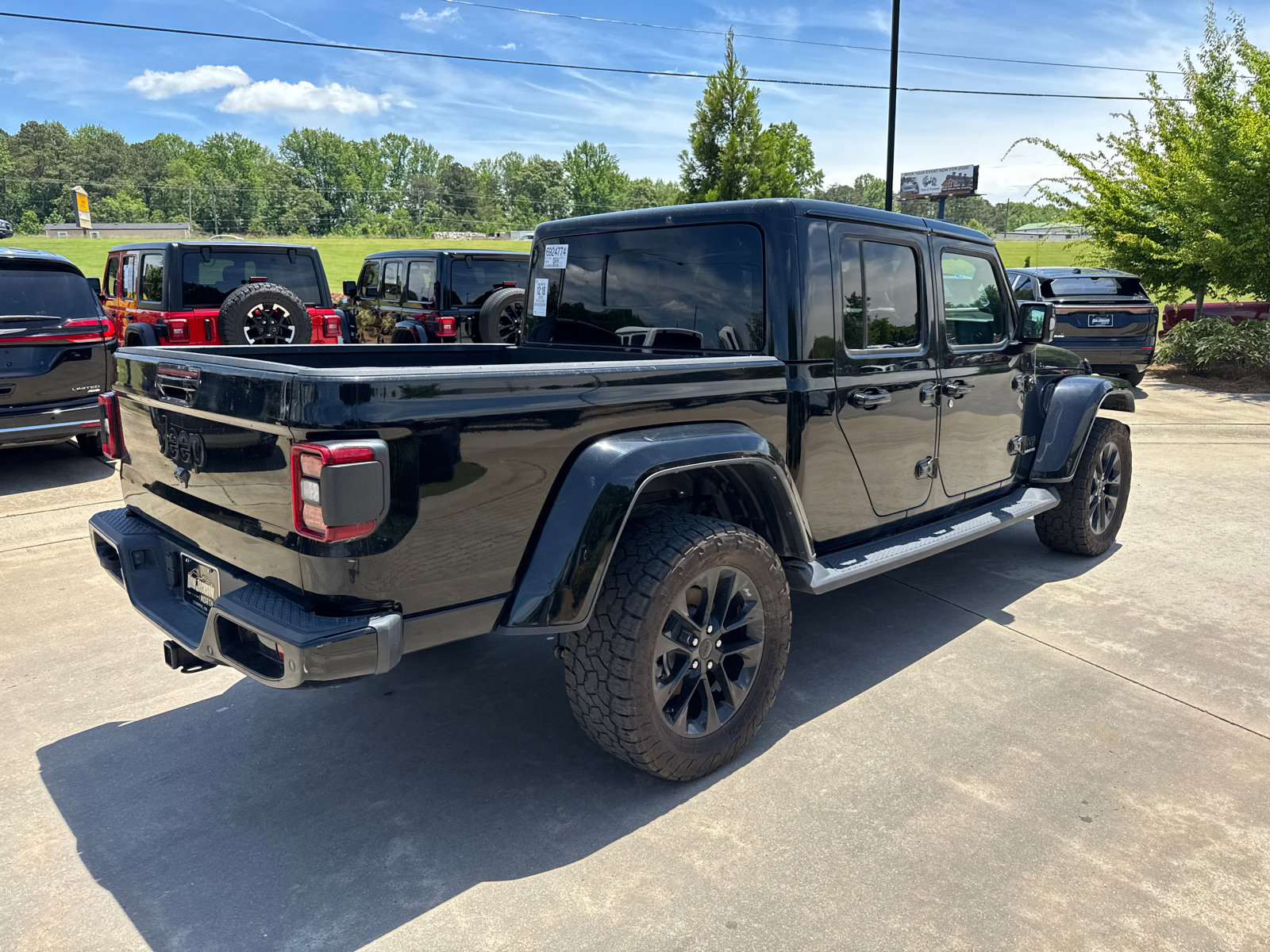 Used 2022 Jeep Gladiator Overland AWD/4WD image 8
