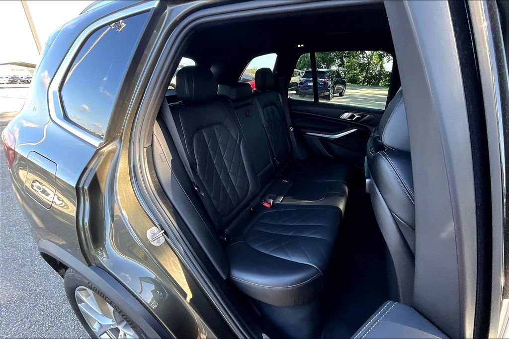 Used 2023 BMW X5 xDrive45e image 38