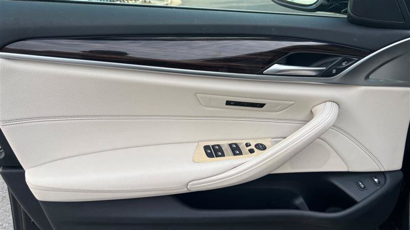 Used 2018 BMW 530e RWD image 35