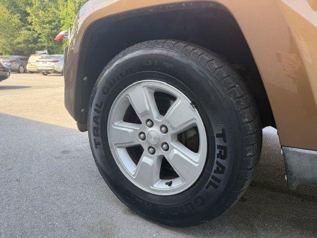 Used 2011 Jeep Liberty 70th Anniversary AWD/4WD image 19