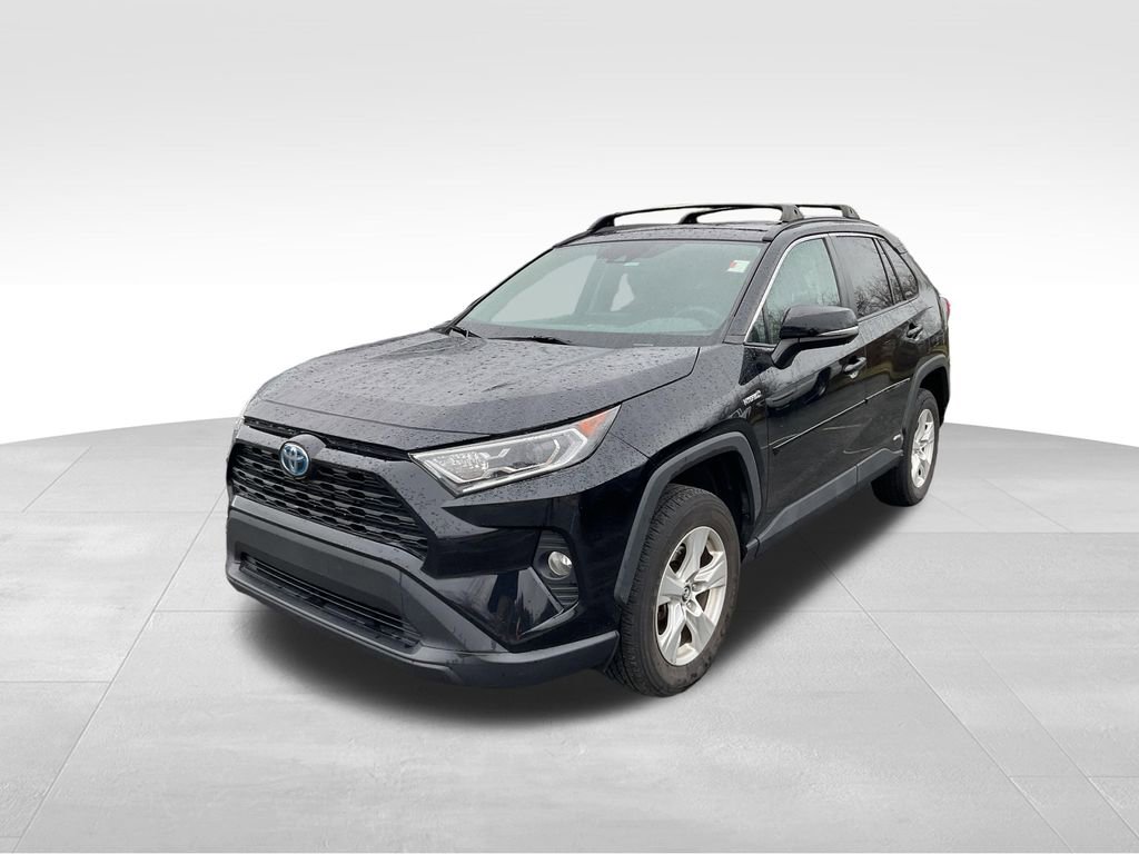 Used 2019 Toyota RAV4 XLE w/ Convenience Package image 4