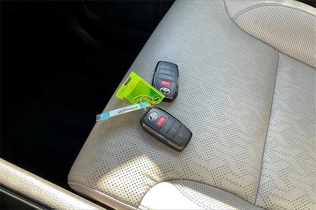 Used 2025 Toyota Tundra Limited image 11