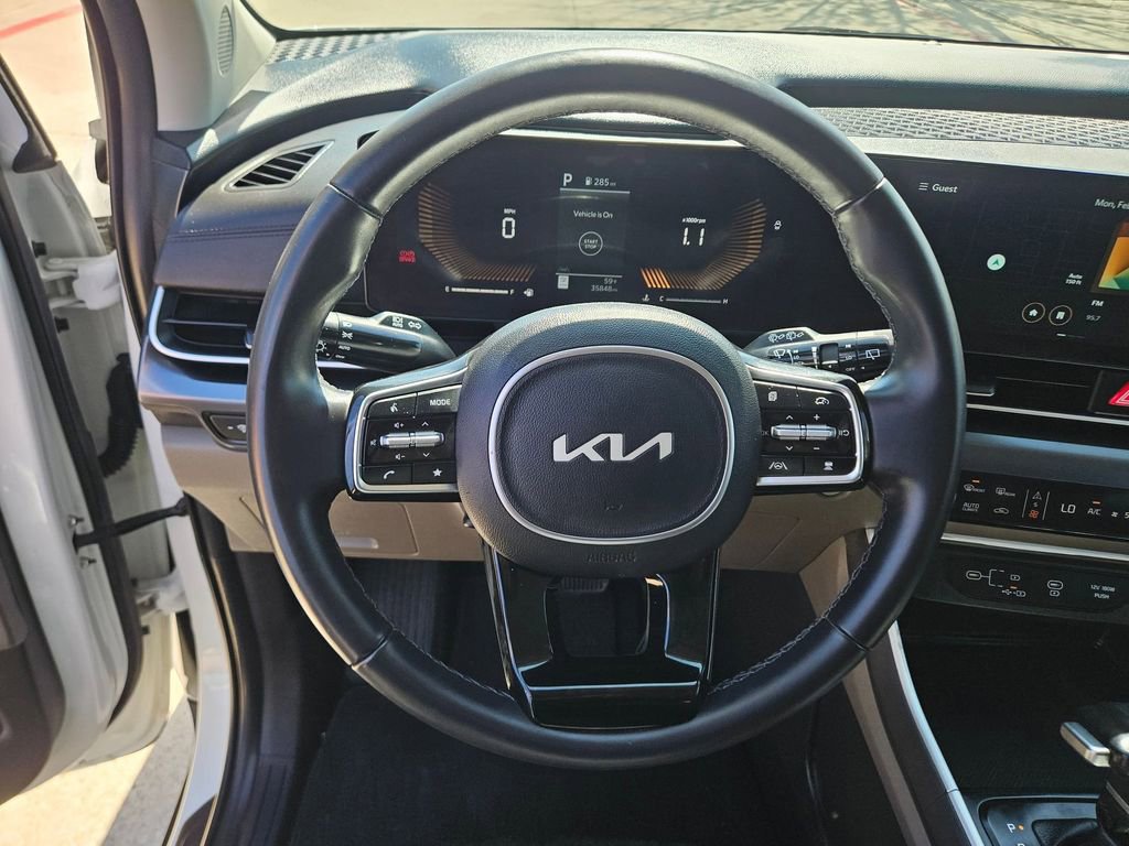 Used 2025 Kia Carnival image 18