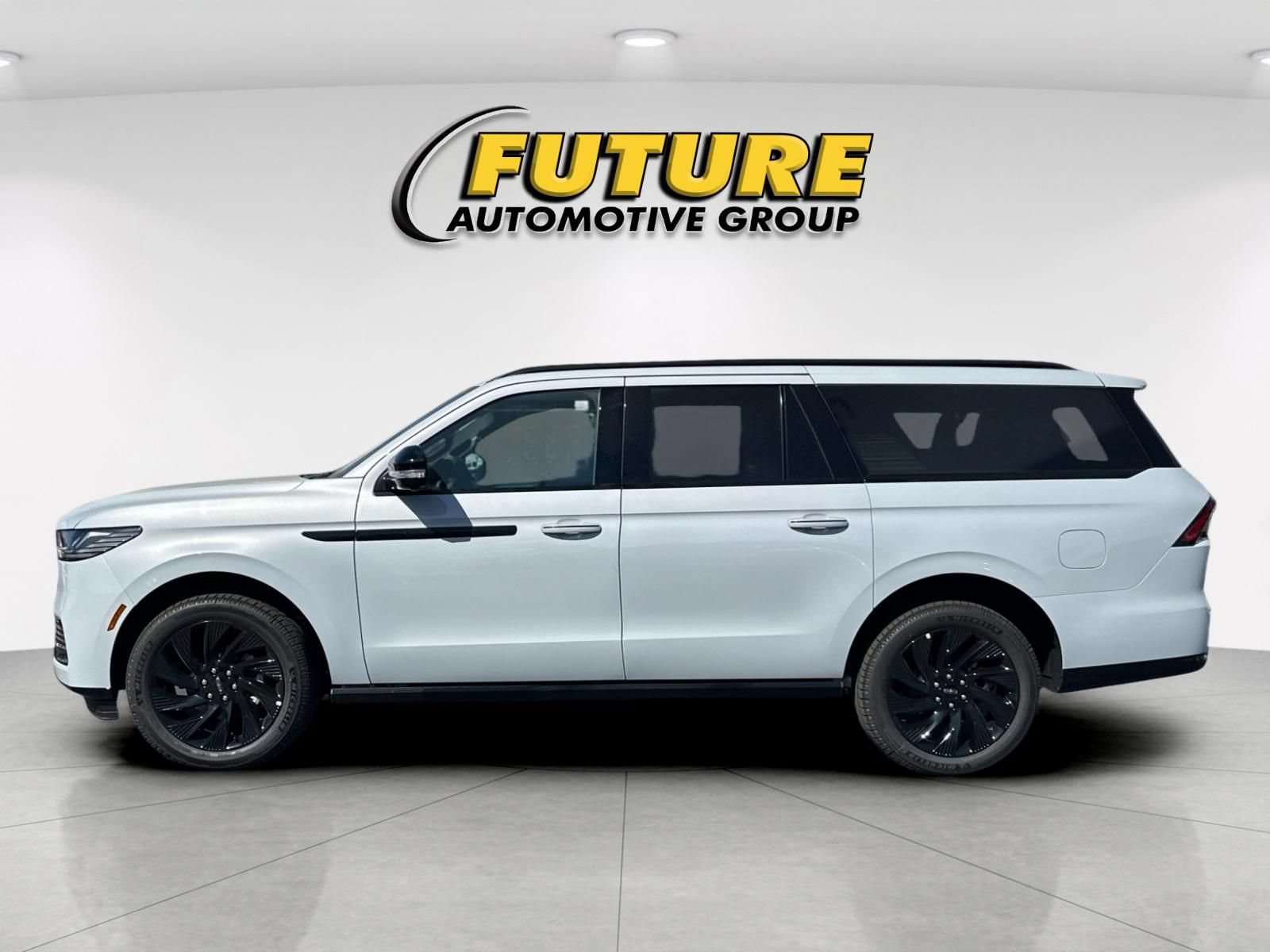 New 2026 Lincoln Navigator L Reserve w/ Jet Appearance Package AWD/4WD image 6