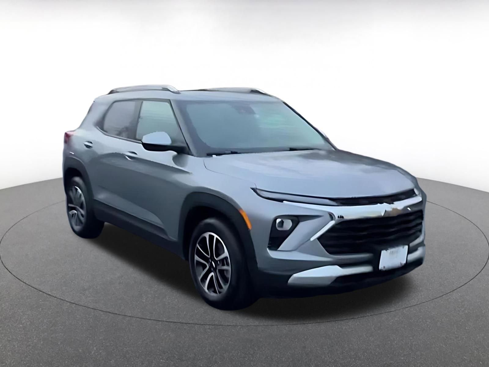 Used 2025 Chevrolet TrailBlazer LT image 3