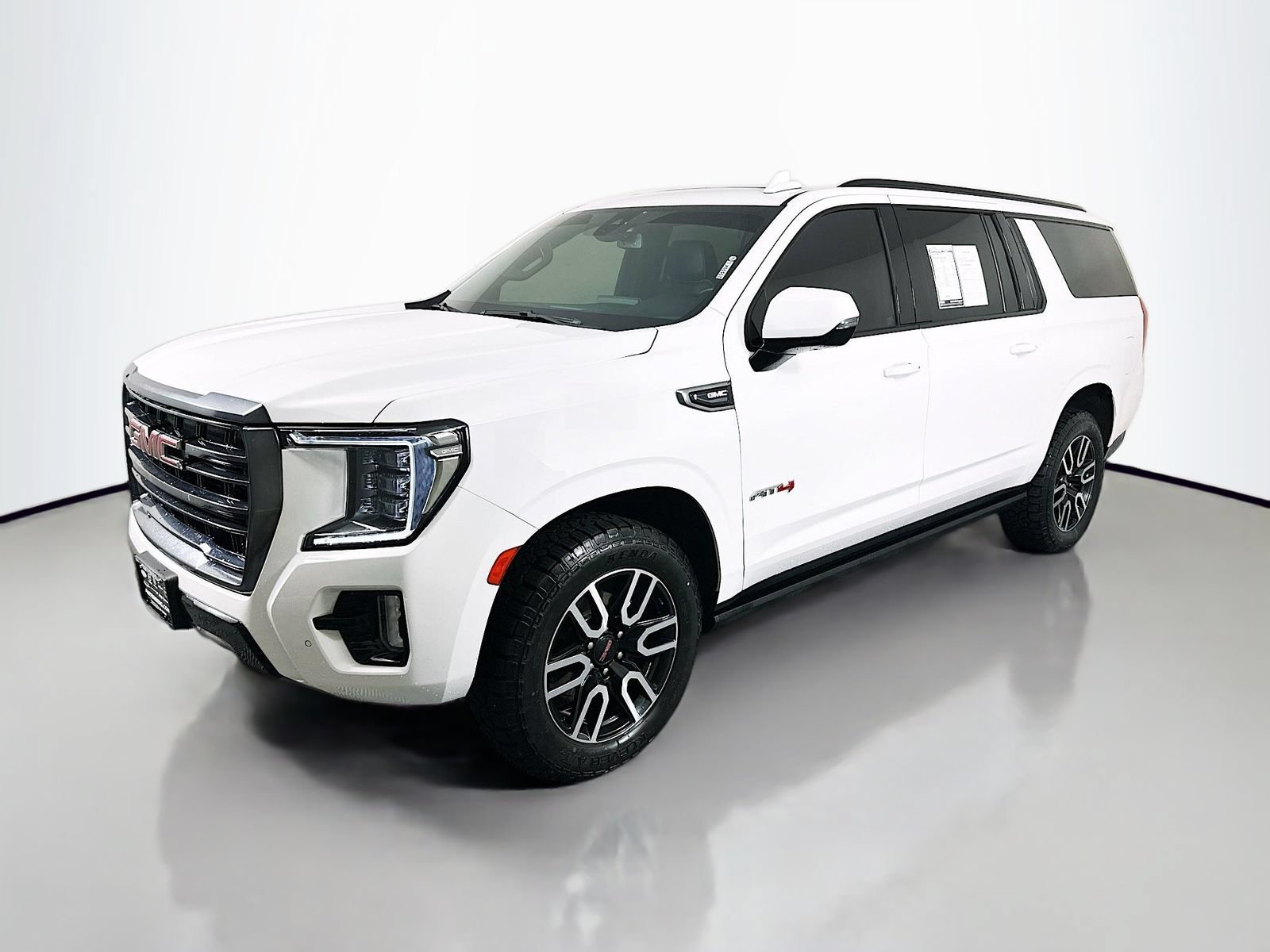 Used 2022 GMC Yukon XL AT4 AWD/4WD image 3