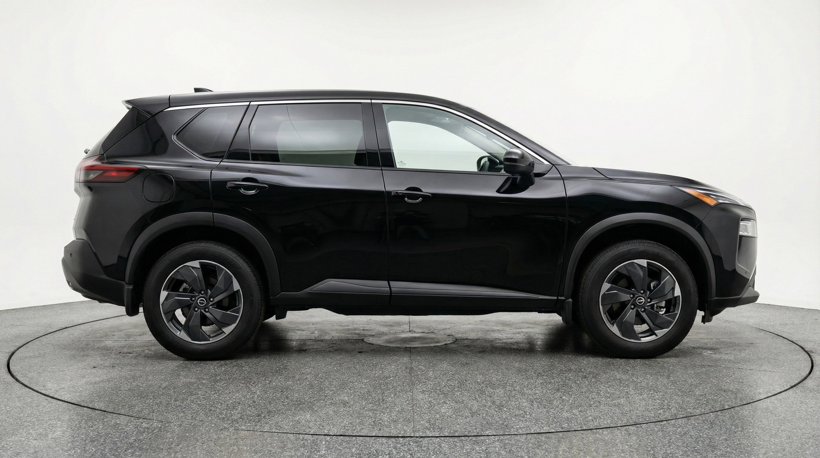 Used 2025 Nissan Rogue SV image 11