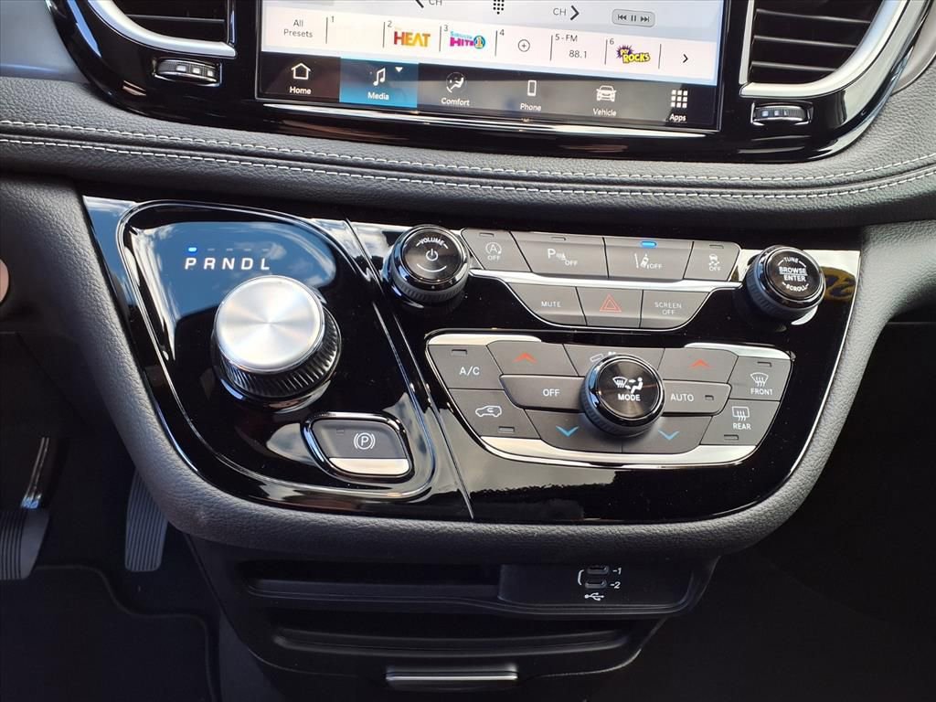 New 2026 Chrysler Pacifica Select w/ S Appearance Package AWD/4WD image 34