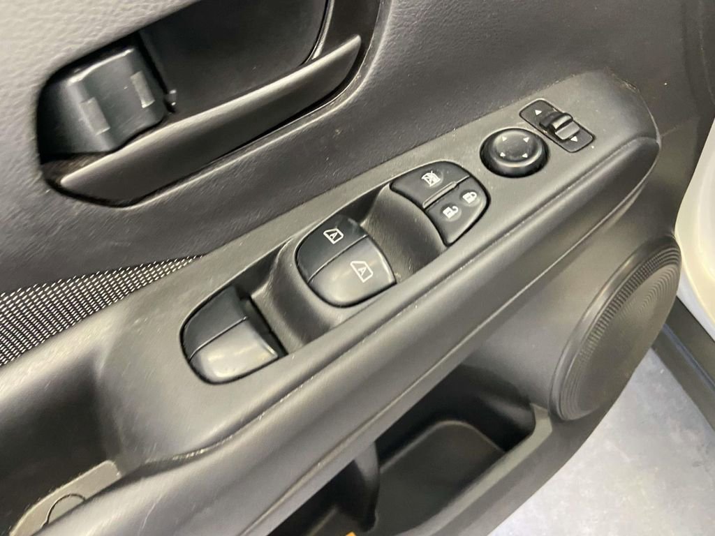 Used 2020 Nissan Kicks S image 17