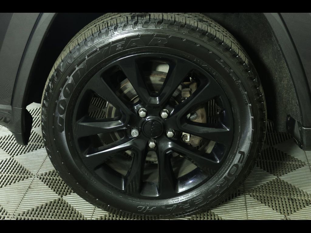Used 2019 Jeep Grand Cherokee Altitude AWD/4WD image 5