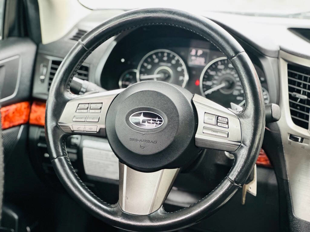 Used 2011 Subaru Outback 2.5i Limited w/ PWR Moonroof Pkg image 11